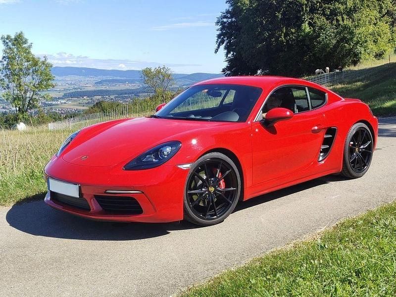 Rot Gebraucht 2018 Porsche Cayman S Sport Coupé | 64.500 € (Etwas zu teuer) - Bild 1/4