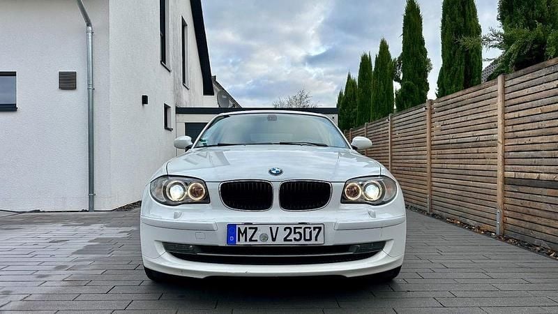 Weiß Gebraucht 2009 BMW 116 Kleinwagen | 4.700 € (Fairer Preis) - Bild 1/4