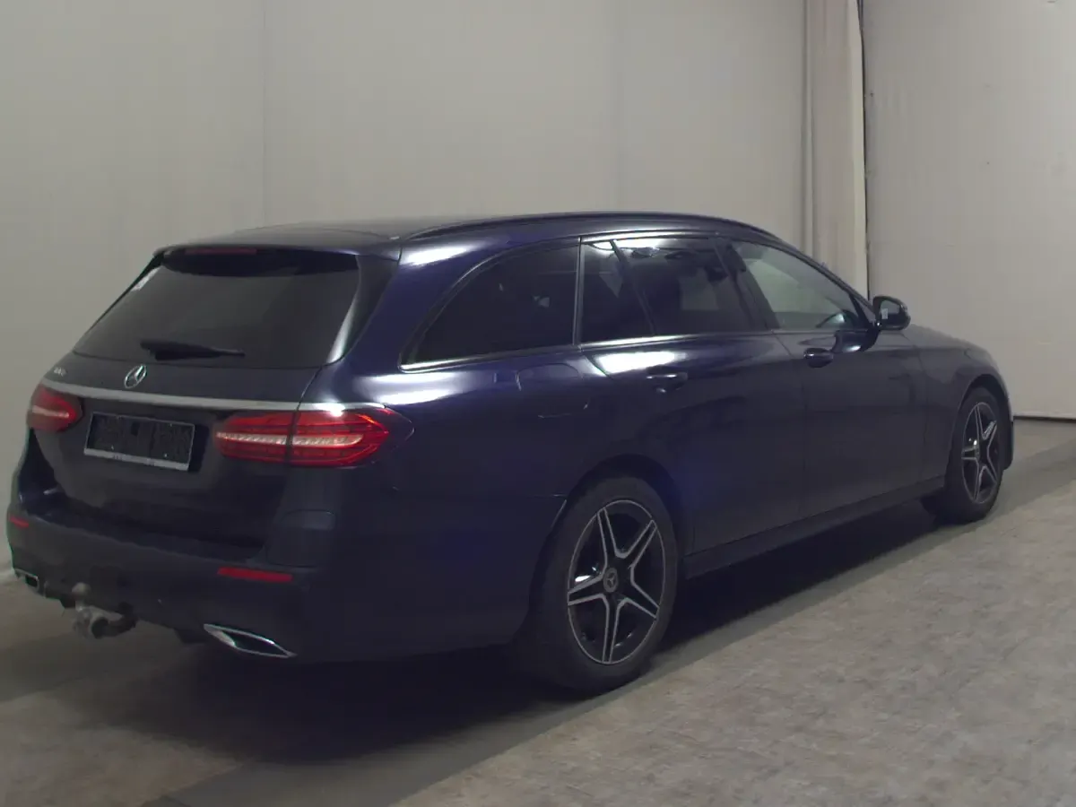 Gebraucht Mercedes E300 AMG line 320 PS (235 kW) 2022 Blau Limousine