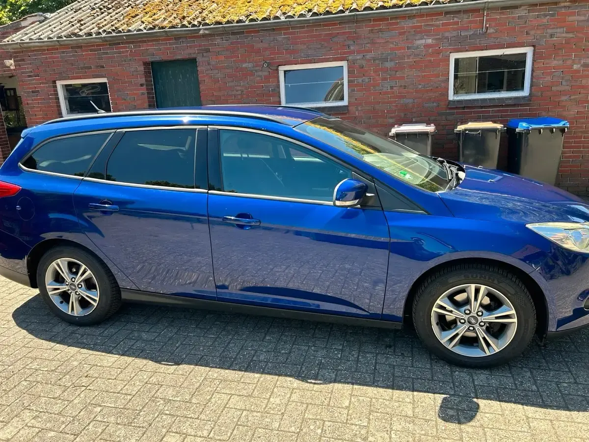 Gebraucht Ford Focus 125 PS (91 kW) 2014 Blau Kombi