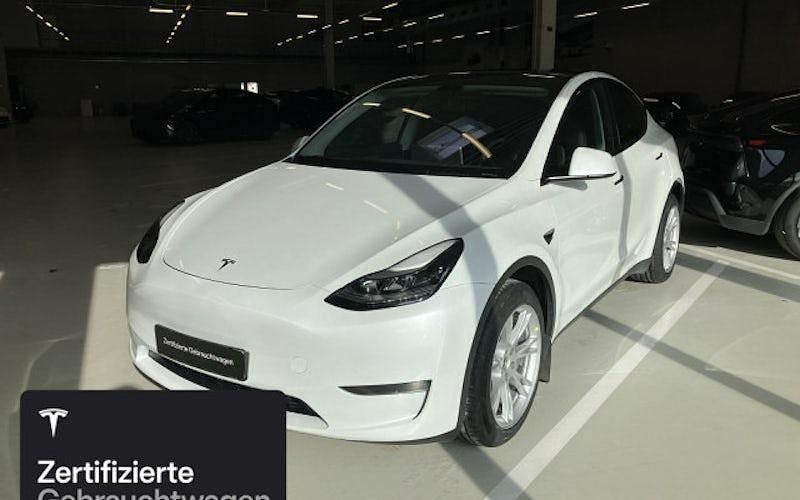 Weiß Gebraucht 2023 Tesla Model Y SUV | 38.200 € (Etwas zu teuer) - Bild 1/4