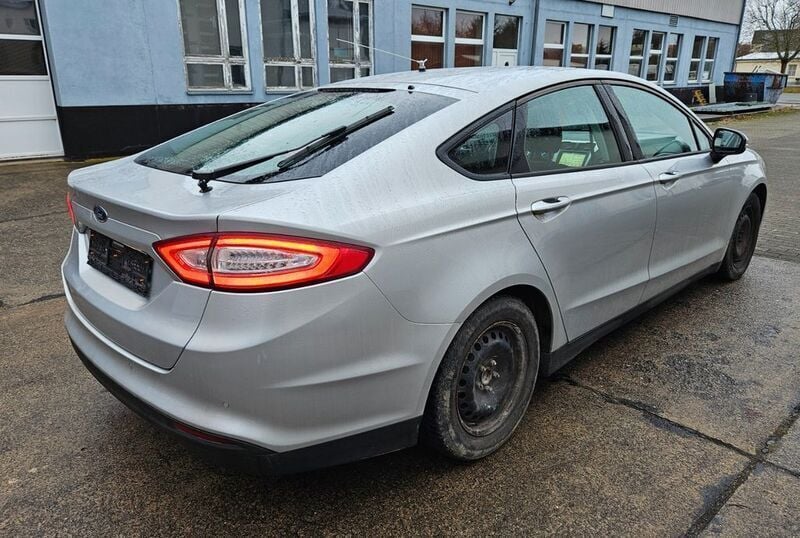 Gebraucht Ford Mondeo 150 PS (110 kW) 2017 Silber Limousine