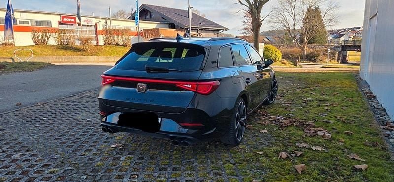 Second-hand Cupra Leon VZ 300 CP (220 kW) 2023 Negru Break