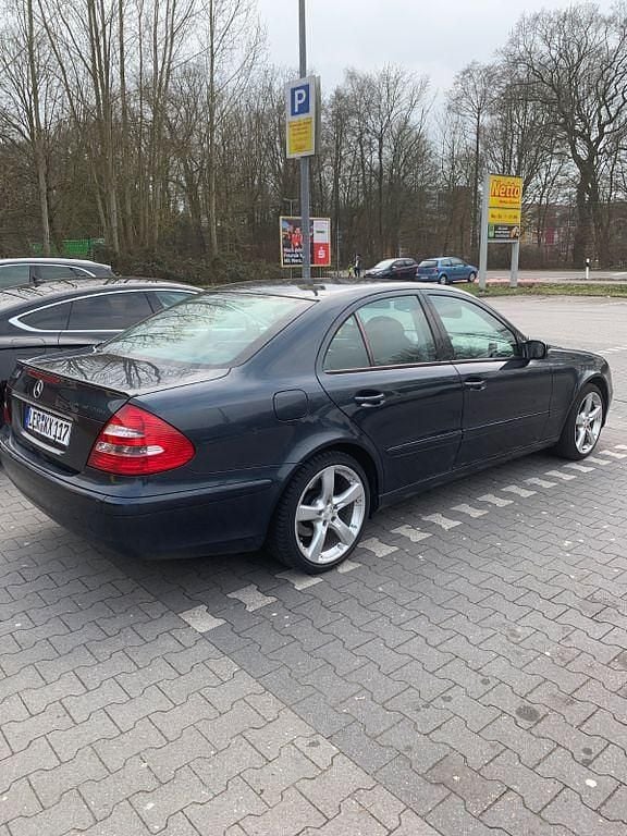 Gebraucht Mercedes E200 Elegance 162 PS (119 kW) 2005 Blau Limousine