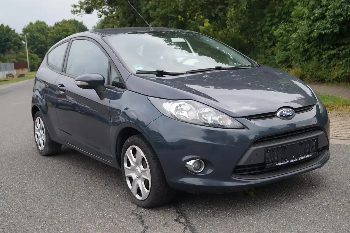 Gebraucht Ford Fiesta Champions Edition 82 PS (60 kW) 2012 Grau Limousine