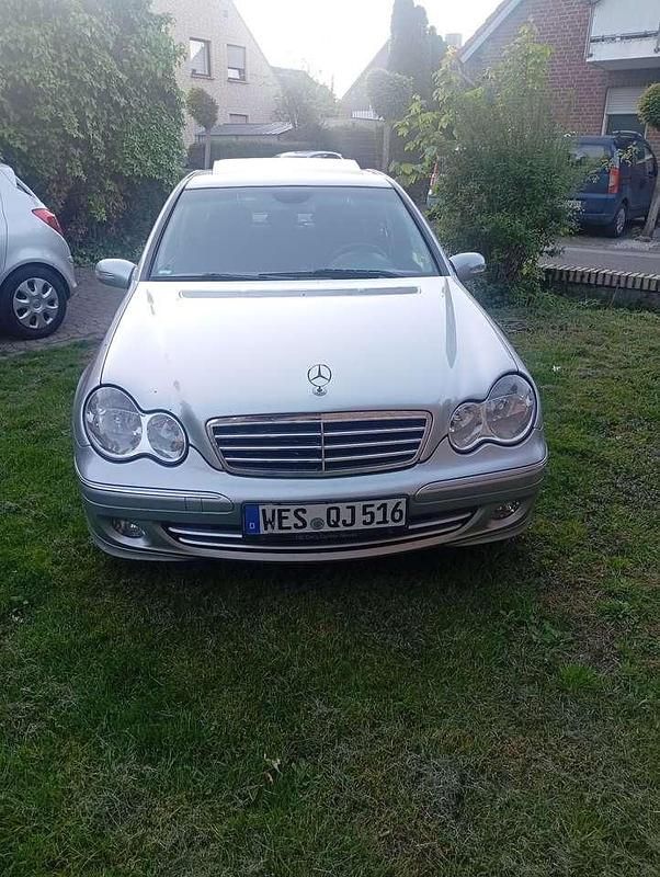 Gebraucht 2004 Mercedes E220 Elegance Limousine | 3.200 € (Guter Preis) - Bild 1/4