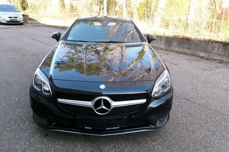 Gebraucht Mercedes SLC180 156 PS (114 kW) 2017 Schwarz/baltic black Cabrio