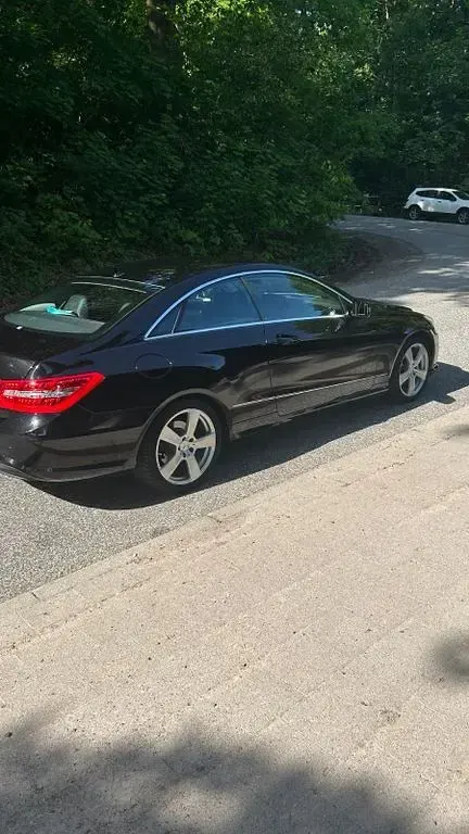Gebraucht Mercedes E250 Avantgarde 204 PS (150 kW) 2012 Schwarz Coupé