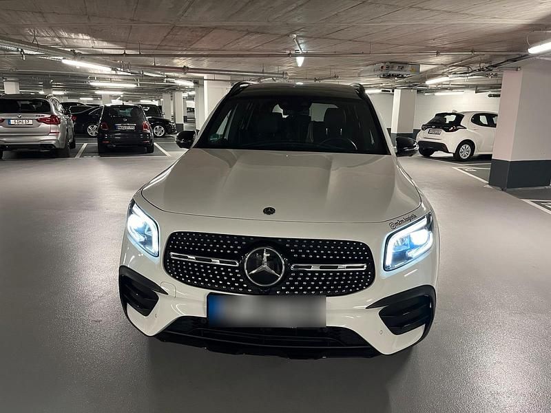 Weiß Gebraucht 2020 Mercedes GLB250 AMG line SUV | 35.900 € (Etwas zu teuer) - Bild 1/4
