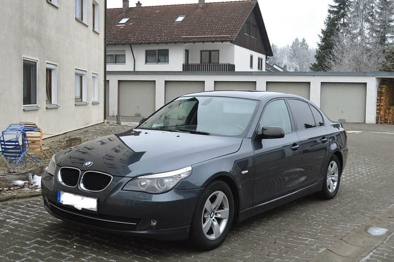 Grau Gebraucht 2009 BMW 520 Limousine | 6.400 € (Fairer Preis) - Bild 1/4