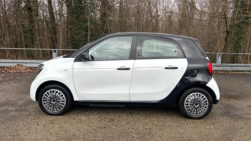 Gebraucht Smart ForFour Electric Drive 60 kW (82 PS) 2018 Weiß Limousine
