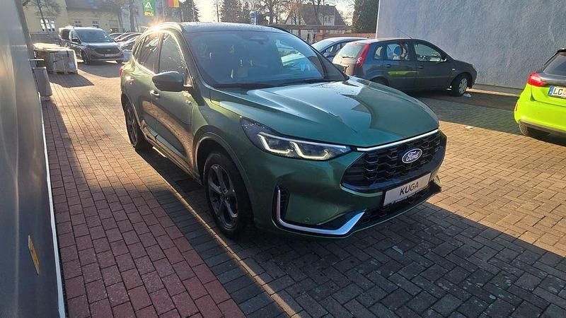Gebraucht Ford Kuga ST-Line X 152 PS (111 kW) 2024 Grün SUV
