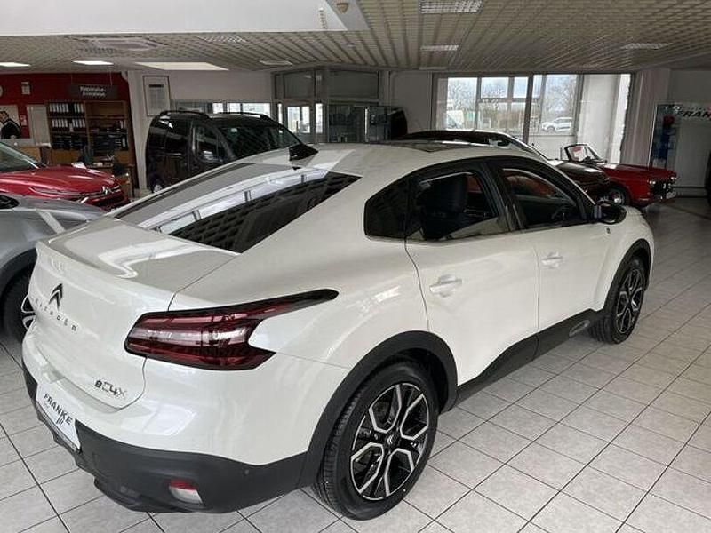 Gebraucht Citroën e-C4 Shine 100 kW (136 PS) 2023 Perlmuttweiß perlmutt lackier Limousine