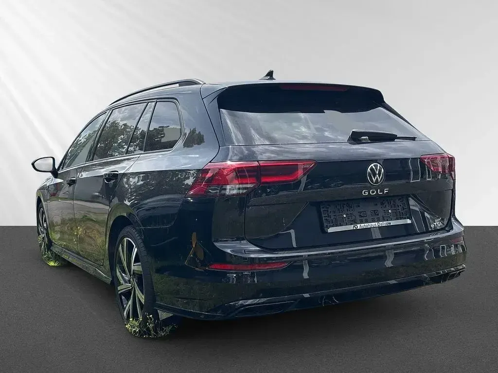 Gebraucht VW Golf VIII R-line 131 PS (96 kW) 2024 Schwarz Kombi