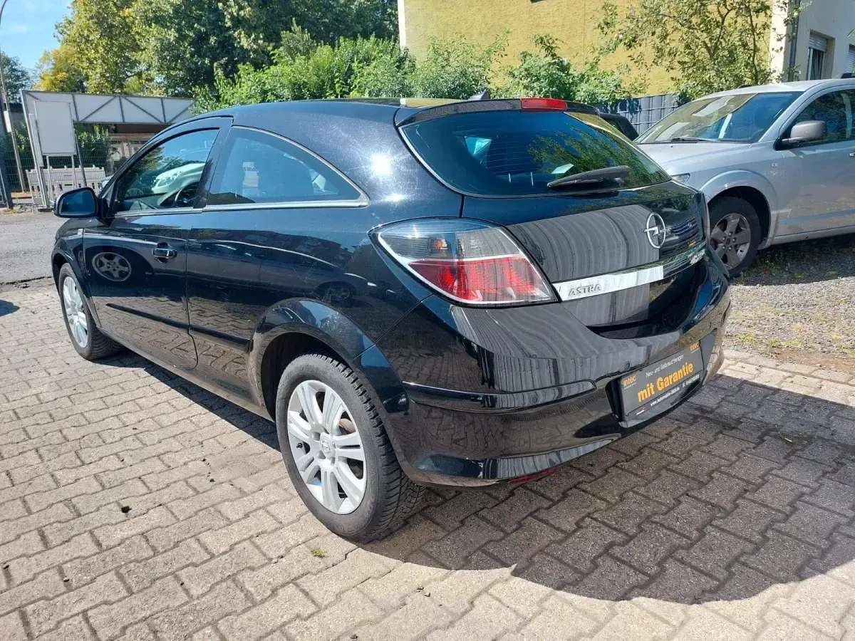 Gebraucht Opel Astra GTC 110 PS (80 kW) 2010 Schwarz Kleinwagen