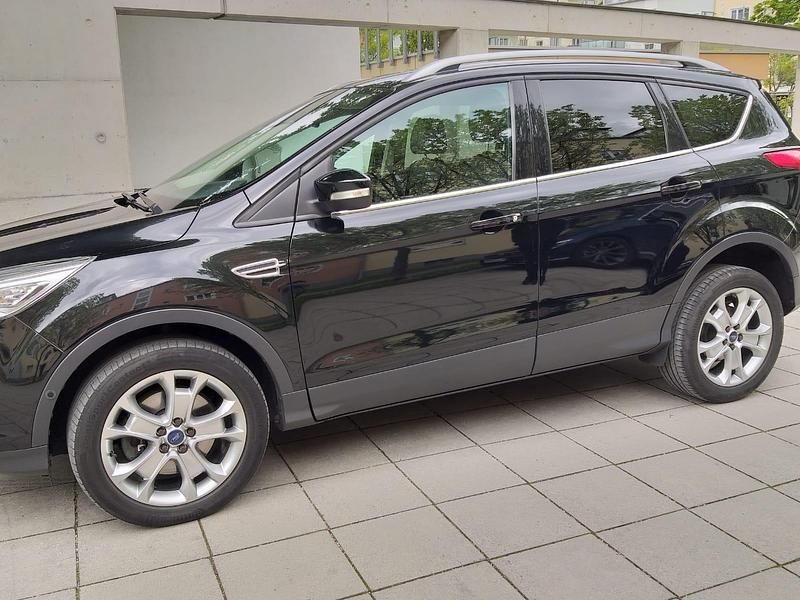 Gebraucht Ford Kuga 103 PS (75 kW) 2014 Schwarz SUV