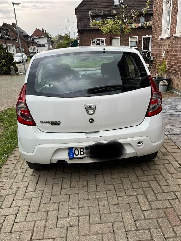 Gebraucht Dacia Sandero 75 PS (55 kW) 2011 Weiß Limousine