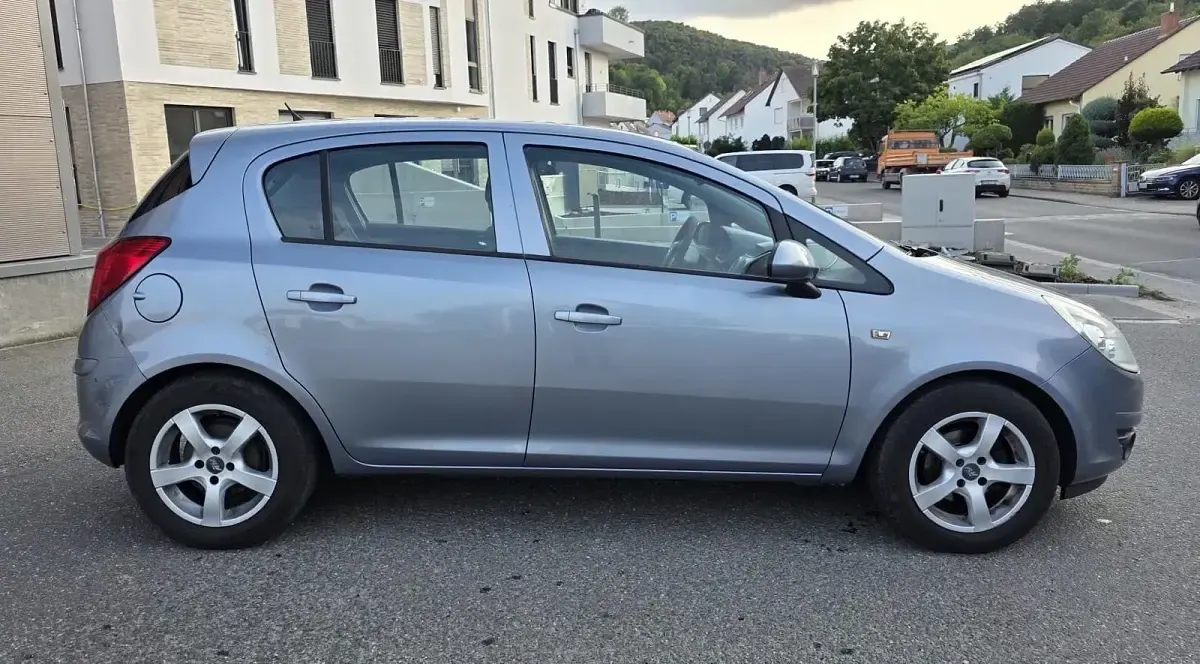 Gebraucht Opel Corsa 80 PS (58 kW) 2009 Grau Kleinwagen