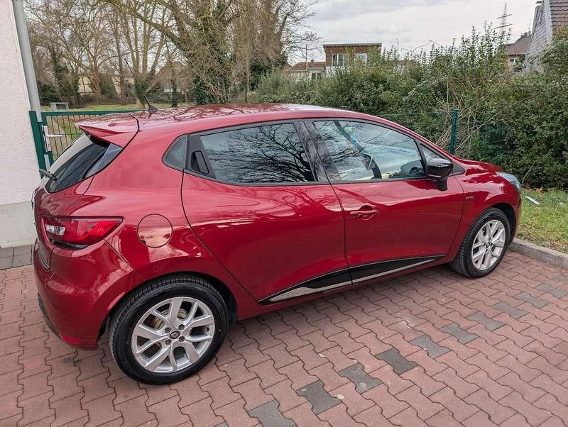 Gebraucht Renault Clio IV LIMITED 90 PS (66 kW) 2018 Rot Limousine