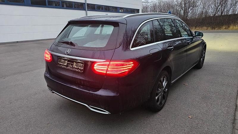 Gebraucht Mercedes C200 184 PS (135 kW) 2017 Blau Limousine