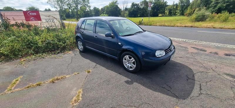 Blau Gebraucht 2002 VW Golf IV Kleinwagen | 2.350 € (Etwas zu teuer) - Bild 1/4