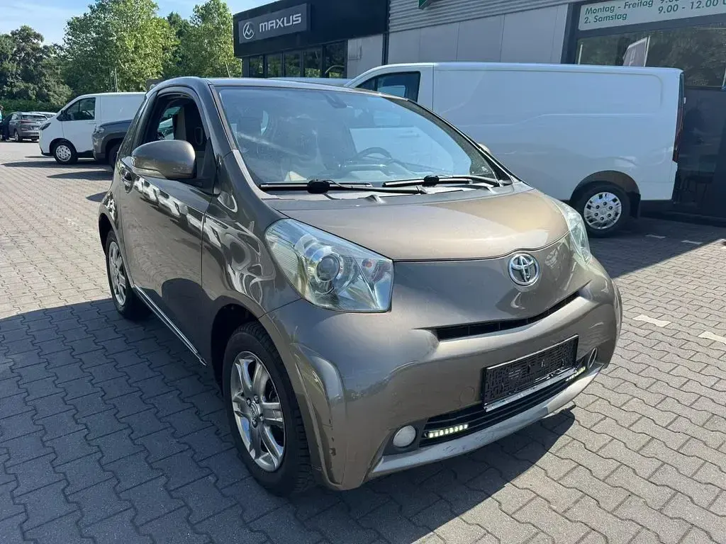 Gebraucht Toyota iQ 68 PS (50 kW) 2010 Braun Kleinwagen