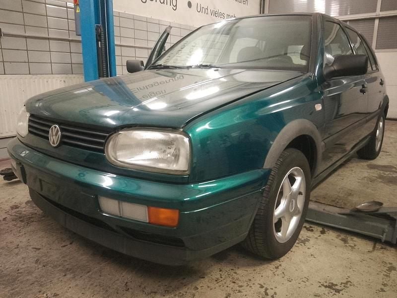 Grün Gebraucht 1996 VW Golf III Limousine | 1.850 € (Fairer Preis) - Bild 1/4