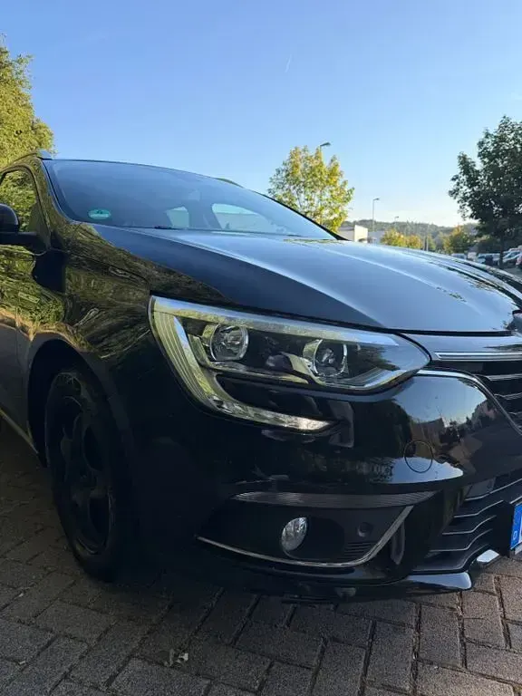 Gebraucht Renault Mégane LIMITED 116 PS (85 kW) 2018 Schwarz Limousine