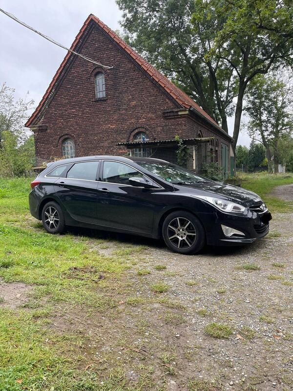 Schwarz Gebraucht 2013 Hyundai i40 Kombi | 6.500 € (Fairer Preis) - Bild 1/4