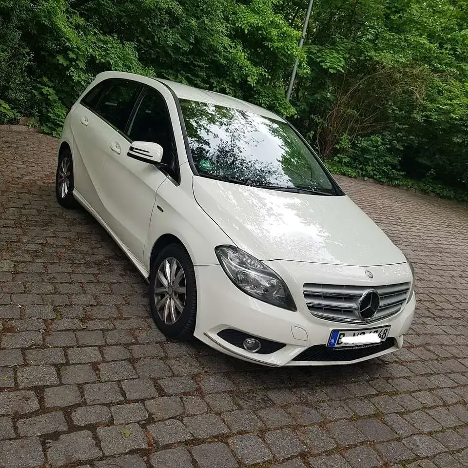 Gebraucht Mercedes 180 22 PS (16 kW) 2012 Limousine
