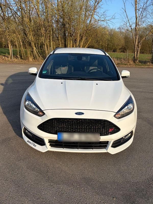Gebraucht Ford Focus ST 250 PS (183 kW) 2017 Weiß Kombi