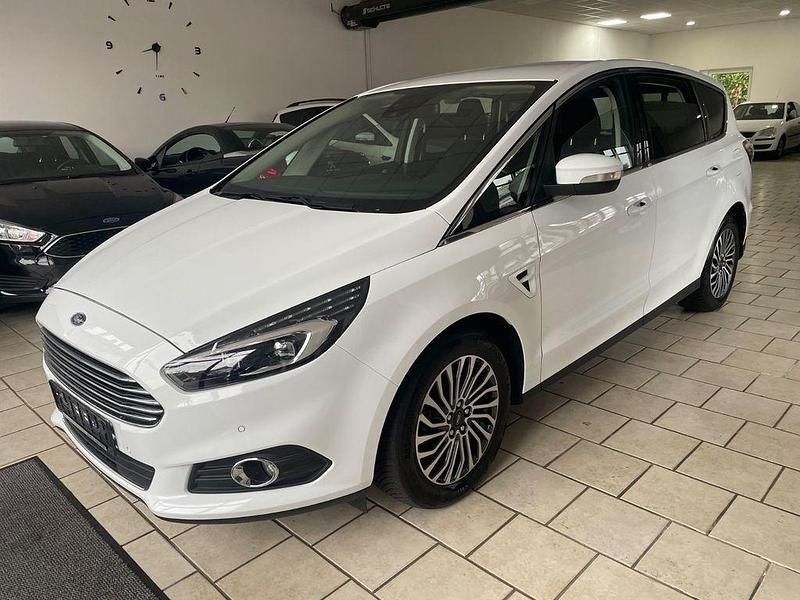 Weiß Gebraucht 2019 Ford S-MAX Titanium Van / Kleinbus | 15.950 € (Fairer Preis) - Bild 1/4