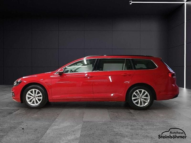 Gebraucht VW Passat Business 122 PS (89 kW) 2023 Tornadorot (rot) Kombi