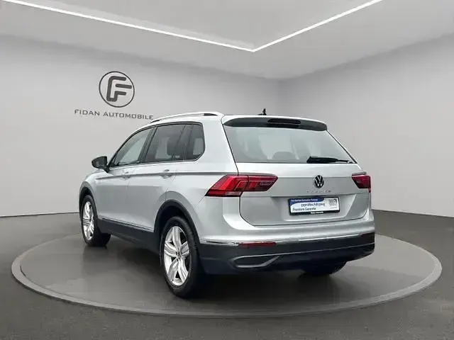 Gebraucht VW Tiguan 150 PS (110 kW) 2022 Silber SUV