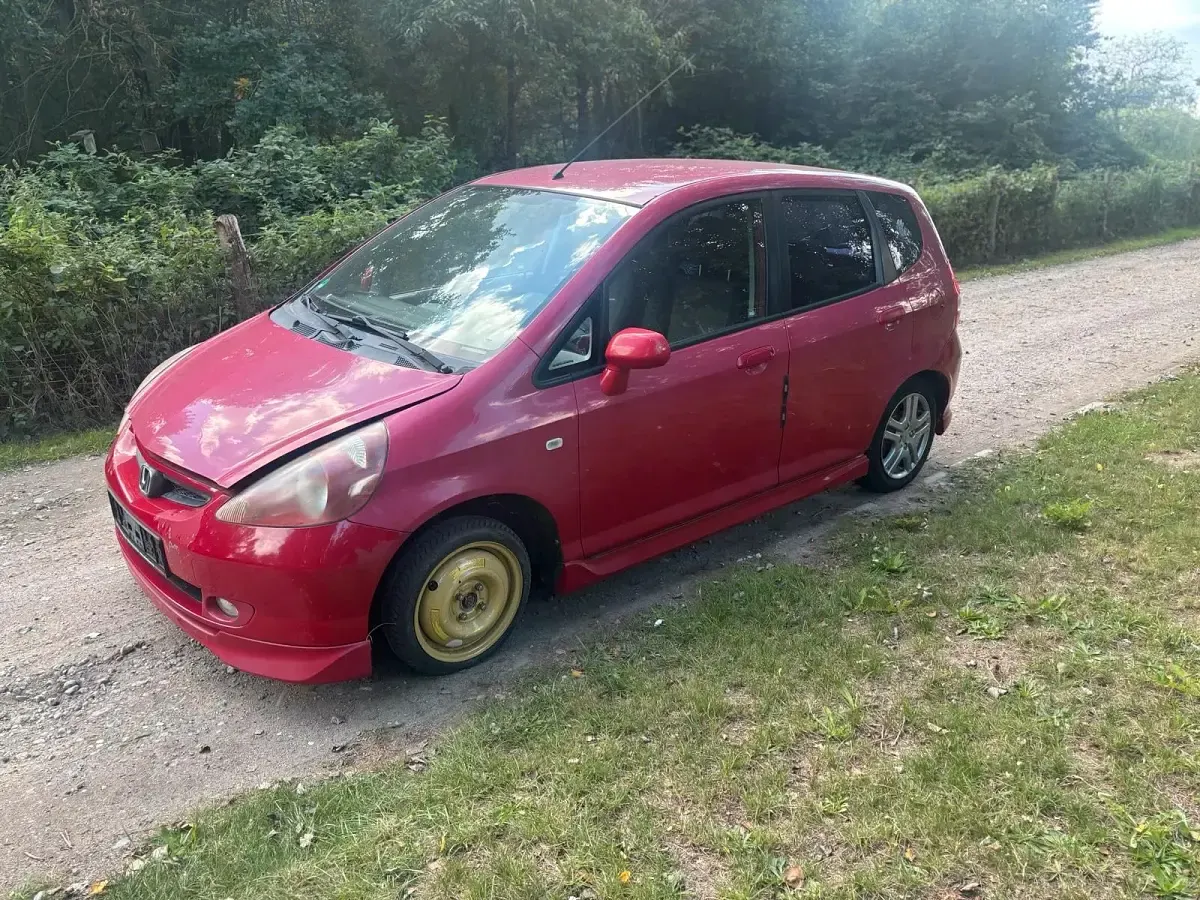 Käytetty Honda Jazz 82 HP (60 kW) 2004 Punainen Viistoperä
