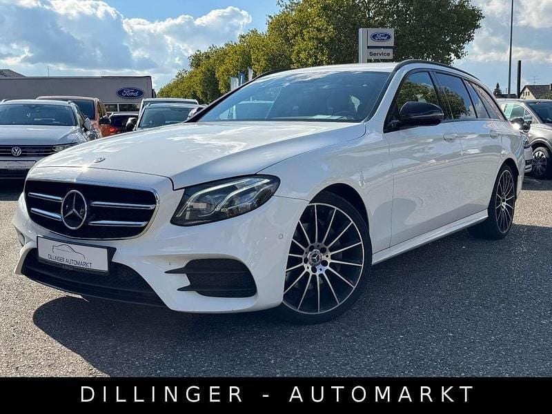 Polarweiss Gebraucht 2019 Mercedes E220 AMG line Kombi | 20.430 € (Superpreis) - Bild 1/4