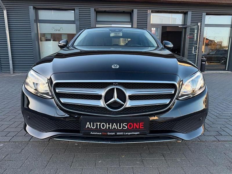 Gebraucht Mercedes E220 Avantgarde 194 PS (142 kW) 2018 Schwarz Limousine