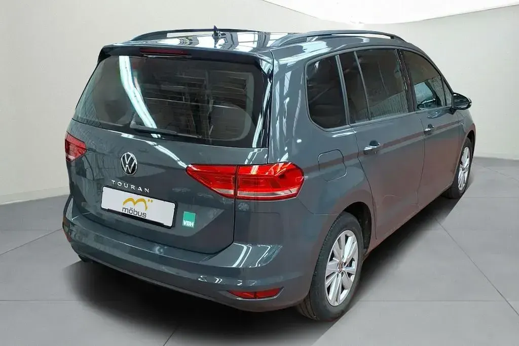 Gebraucht VW Touran Comfortline 150 PS (110 kW) 2023 Delfingrau metallic Van / Kleinbus