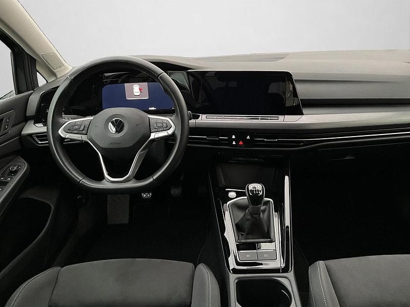 Gebraucht VW Golf VIII 150 PS (110 kW) 2022 Delfingrau metallic (metallic) Limousine