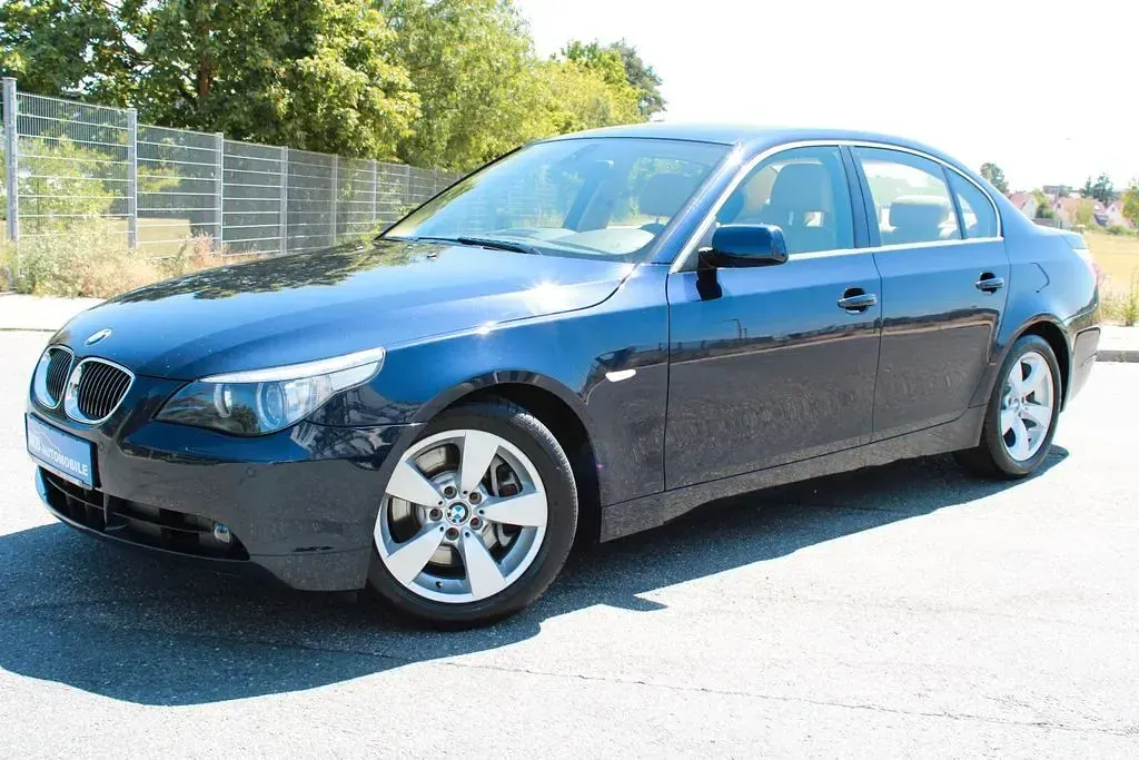 Gebraucht BMW 545 333 PS (244 kW) 2003 Blau Limousine