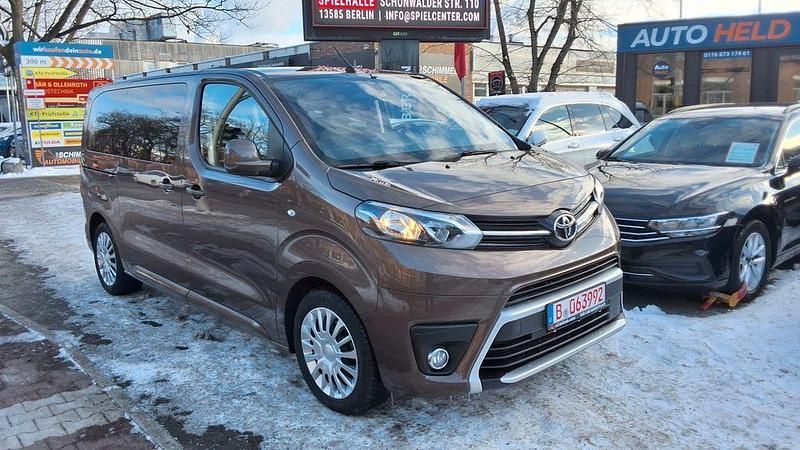 Braun Gebraucht 2024 Toyota Proace Verso Kombi | 38.900 € (Guter Preis) - Bild 1/4