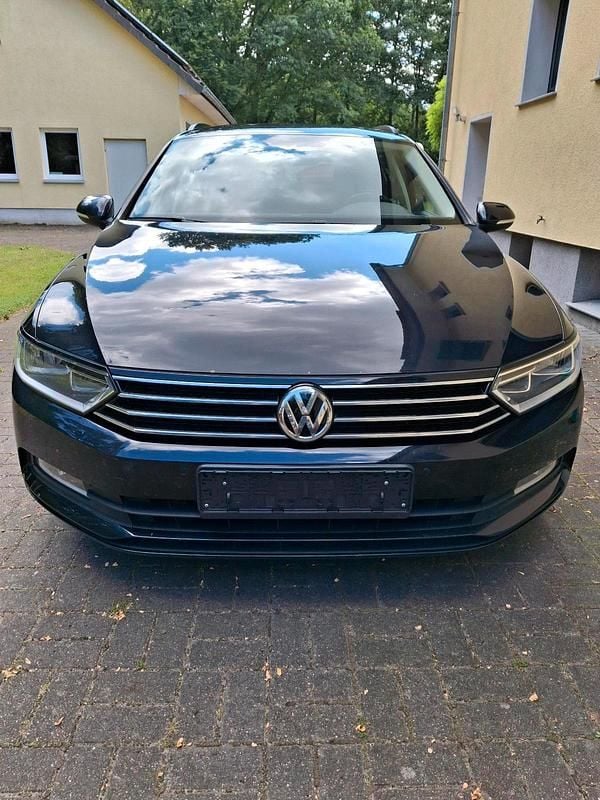 Schwarz Gebraucht 2019 VW Passat Trendline Kombi | 10.900 € (Superpreis) - Bild 1/4