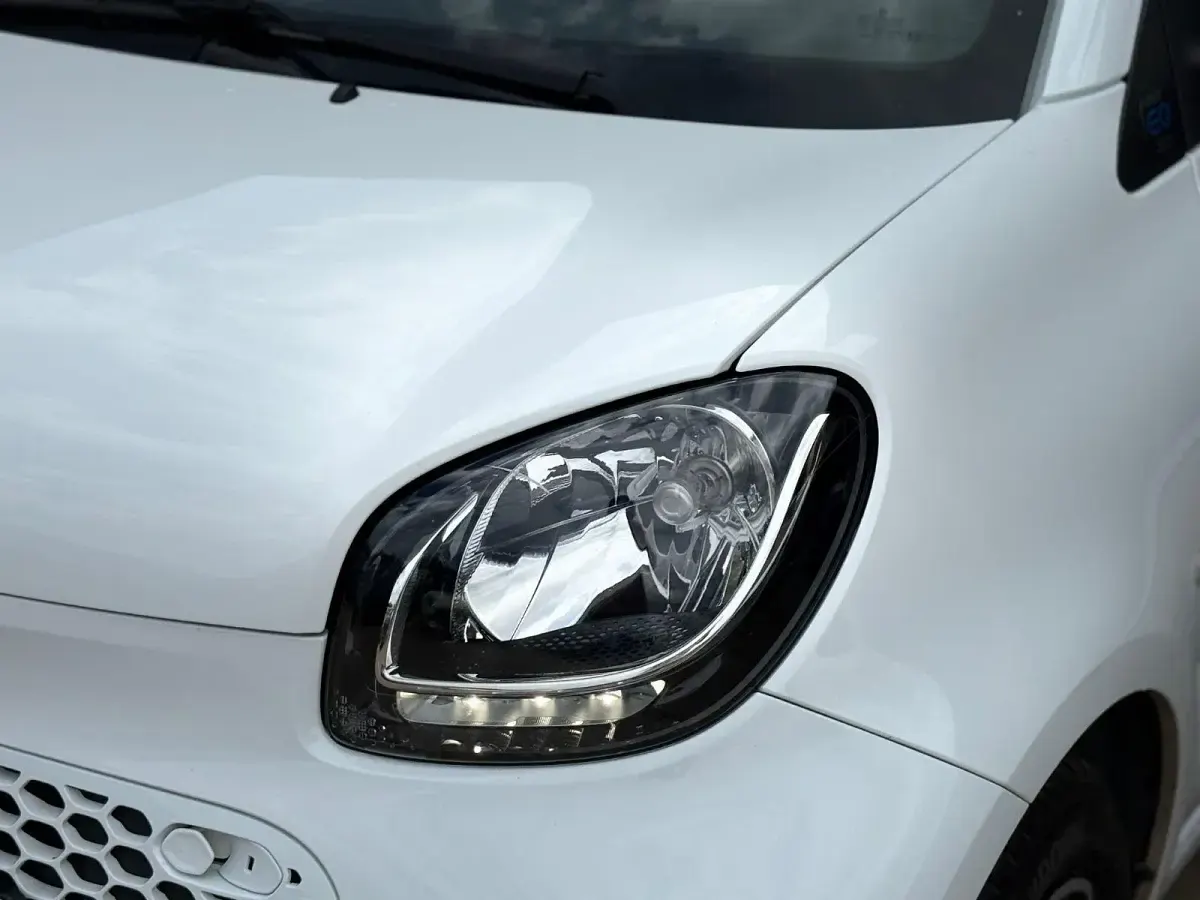 Gebraucht Smart ForTwo Coupé 60 kW (82 PS) 2024 Weiß Coupé