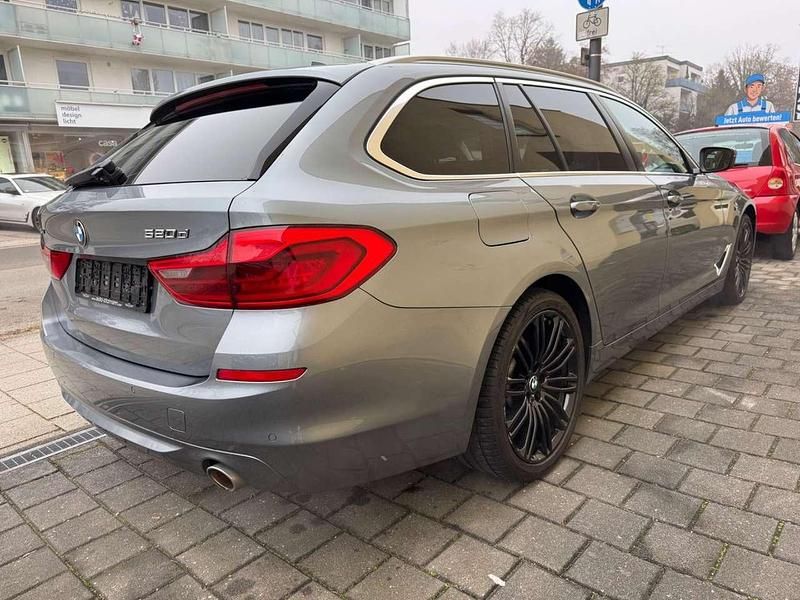Usata BMW 520 Sport Line 190 CV (139 kW) 2017 Blu Station wagon