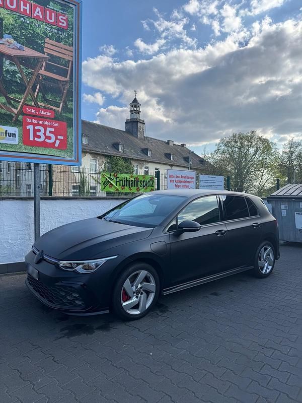 Blau Gebraucht 2021 VW Golf VIII GTE Kleinwagen | 23.999 € (Fairer Preis) - Bild 1/4