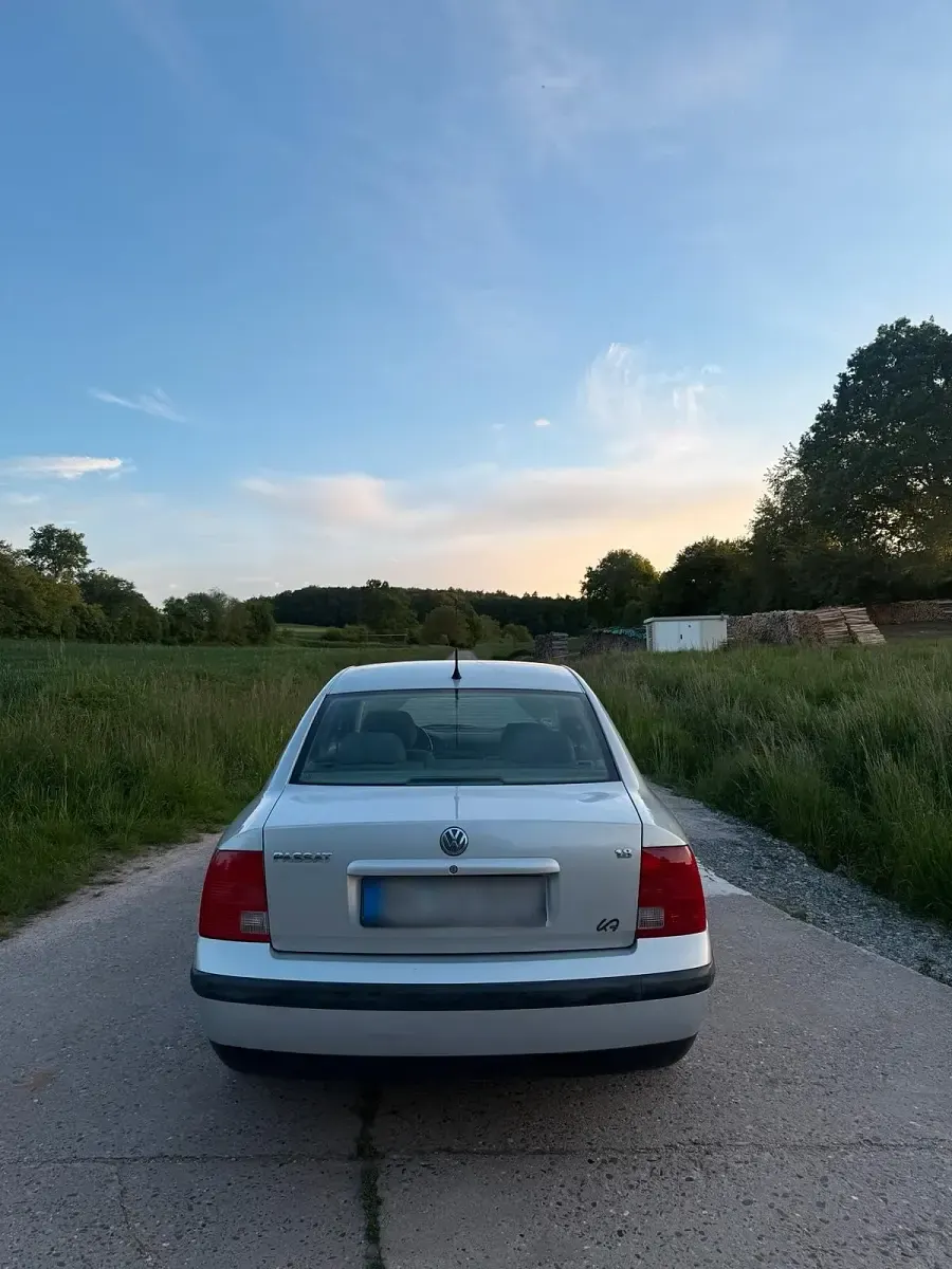 Gebraucht VW Passat 125 PS (91 kW) 1999 Grau Limousine