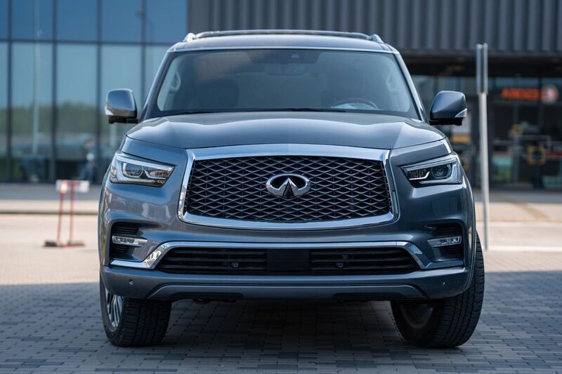 Grau Gebraucht 2019 Infiniti QX80 SUV | 39.900 € - Bild 1/4