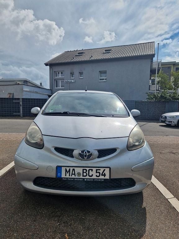 Silber Gebraucht 2006 Toyota Aygo Kleinwagen | 3.450 € (Fairer Preis) - Bild 1/4