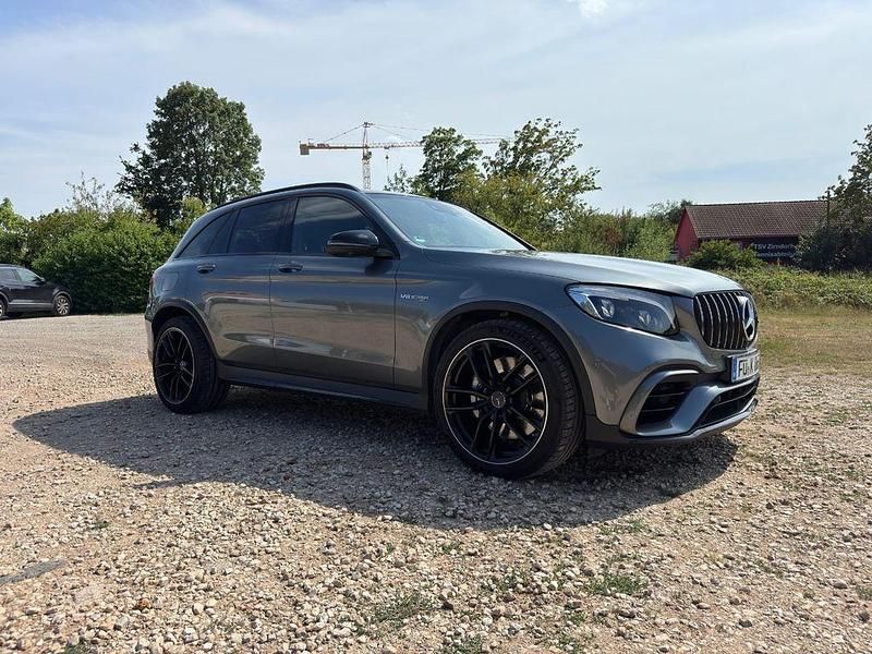 Grau Gebraucht 2018 Mercedes GLC63 AMG AMG SUV | 49.990 € (Fairer Preis) - Bild 1/4