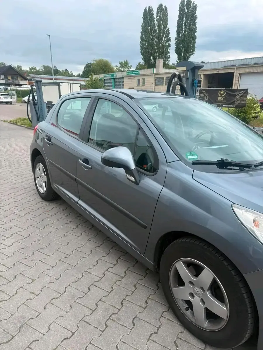 Gebraucht Peugeot 207 95 PS (69 kW) 2008 Grau Kleinwagen
